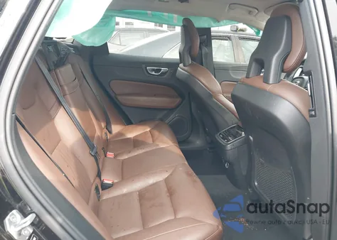 2018 Volvo Xc60 T5 Inscription z USA, uszkodzony, nr VIN YV4102RL2J1040828